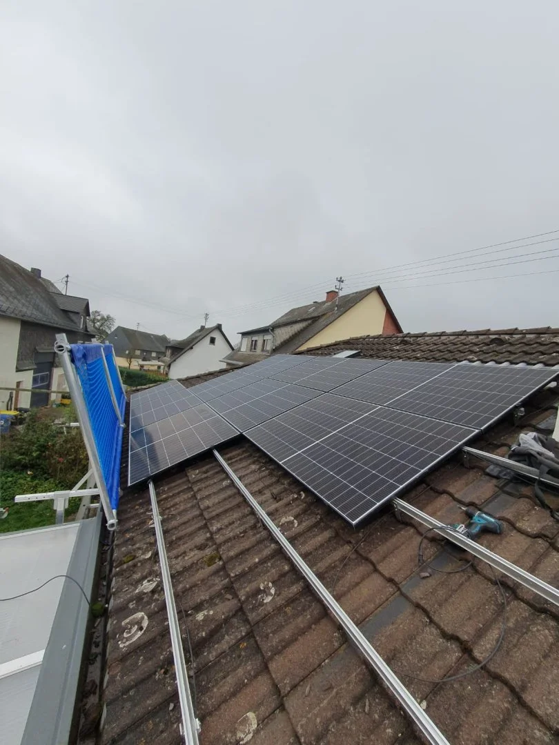 Solarmodule auf einem Dach in Bendorf installiert
