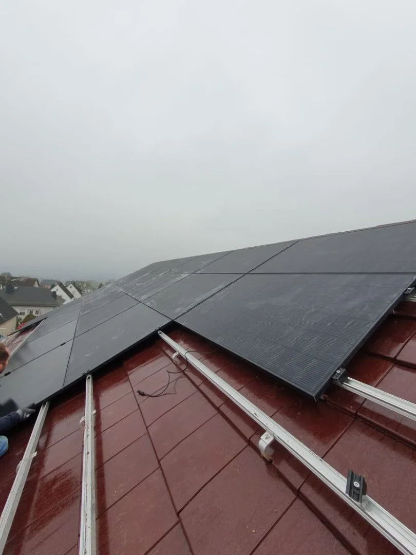 Solarmodule auf einem Dach in Hadamar installiert