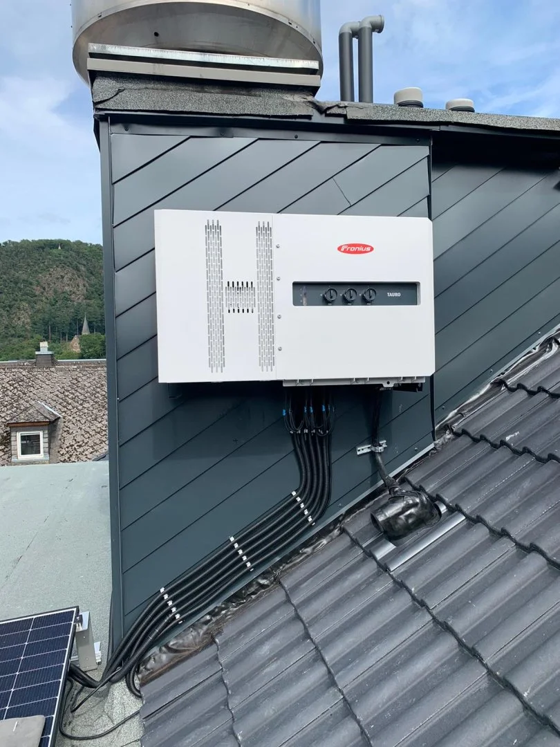 Wechselrichter auf Dach in Bad Bertrich installiert